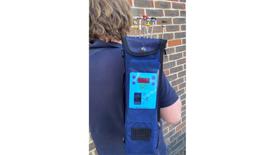 Dairymac Superwarmer - A.I. gun warmer and carrier Dairymac Superwarmer - A.I. gun warmer and carrier